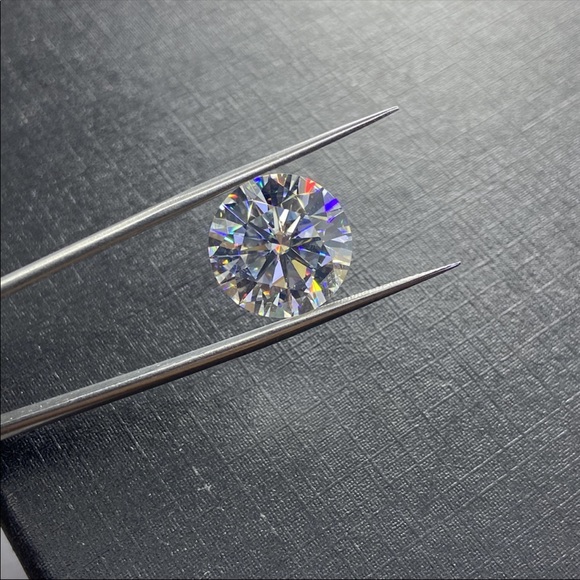 Moissanite stone 2ct flashy Icy rock - Picture 3 of 9